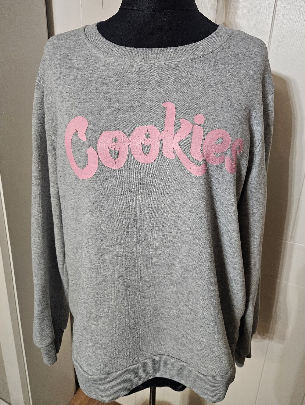 Cookies Women’s Gray Sweatshirt with Pink Script Logo